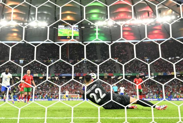 开云官网-点球大战 圣迪奥戈不如迈尼昂 马丁内斯错错错！