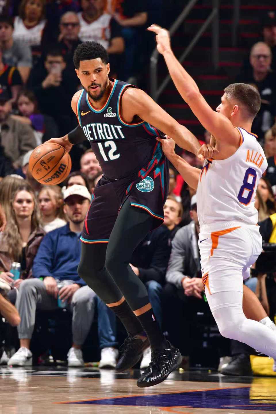 kaiyun-狄龙40+8生涯新高！残阵太阳爆冷大胜东部第一 坎宁安26+7