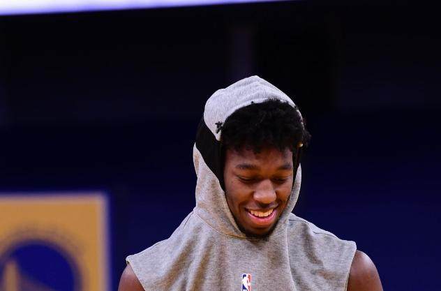 开云APP-仓促上阵的菜鸟们！怀斯曼迅速入戏冲最佳新秀？