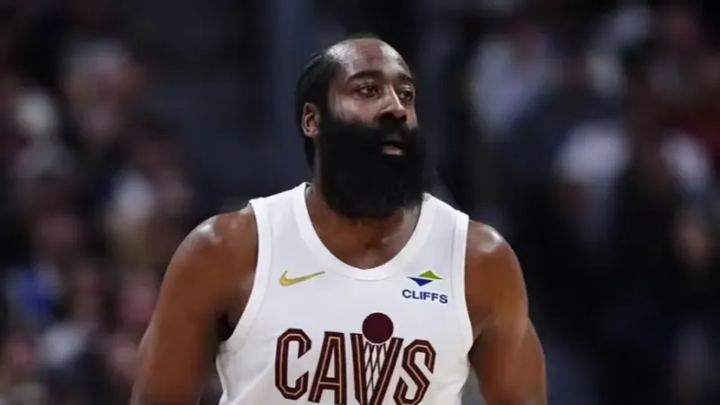 开云-哈登首节比赛7投2中，三分2中1得到5分2篮板2助攻