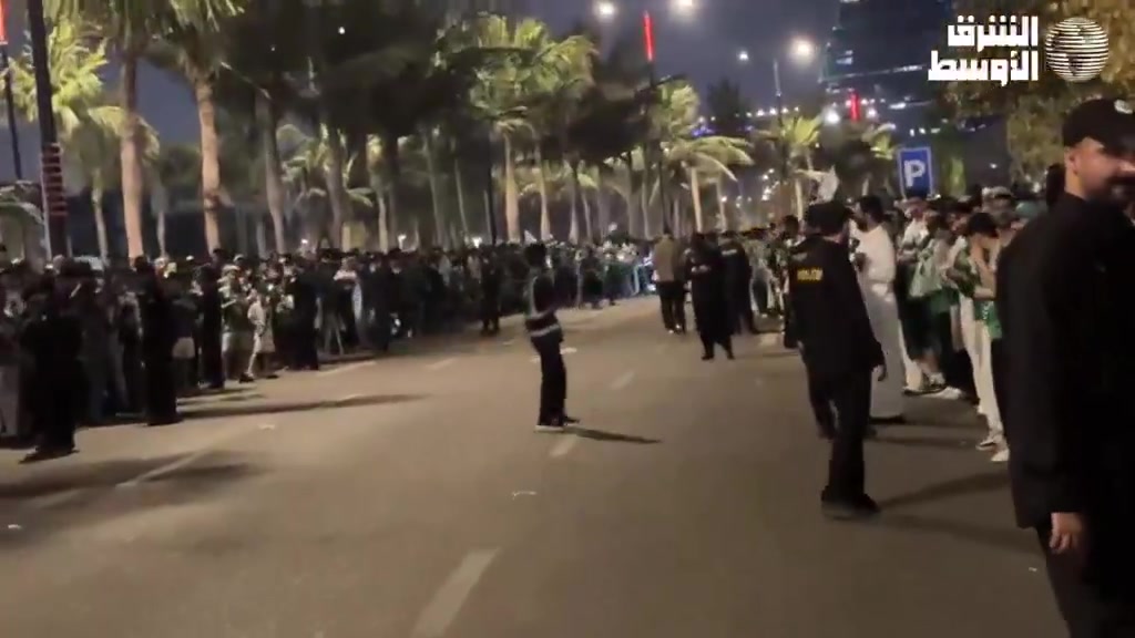 开云体育下载-外媒：吉达国民匆忙与球迷庆祝亚冠冠军，想快点备战利雅得胜利